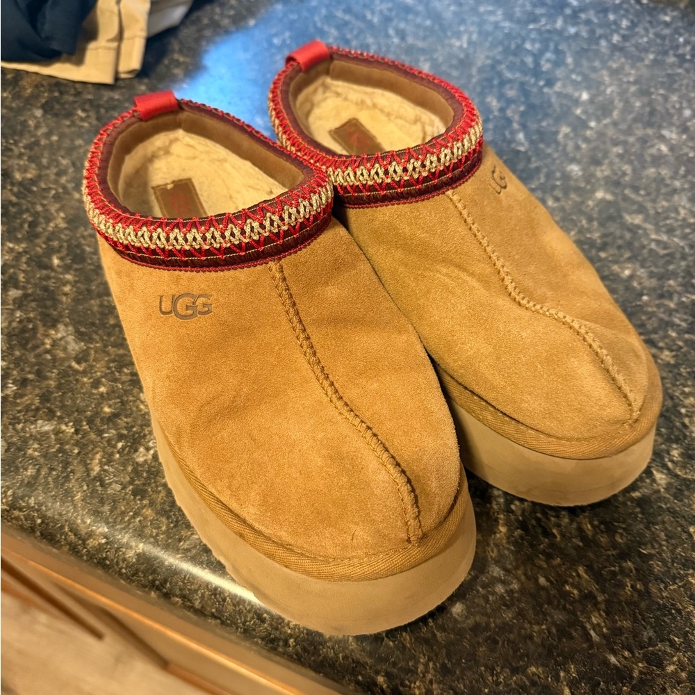UGG Tazz